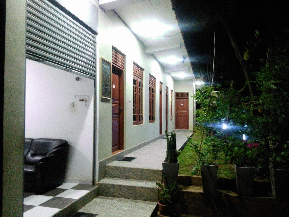 Dinimuthu Rest Inn ウェラワヤ エクステリア 写真